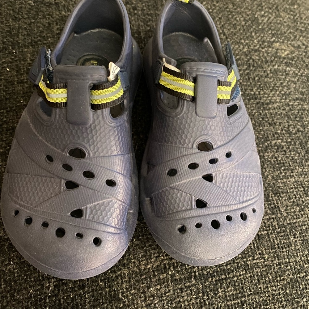 Navy Toddler Water Shoes Size 8